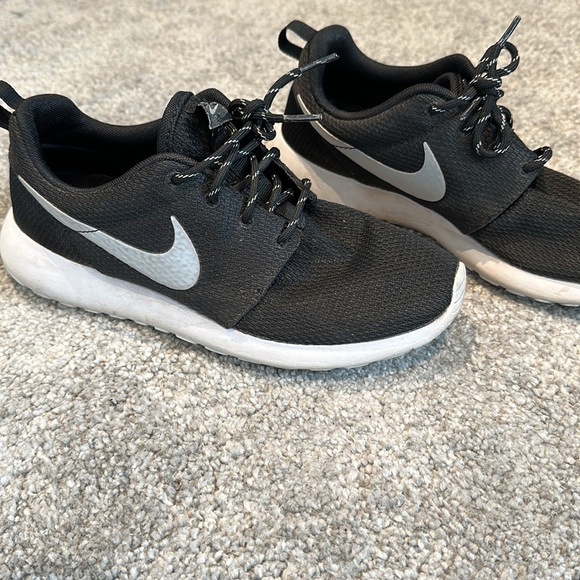 Nike sneakers - Picture 2 of 5